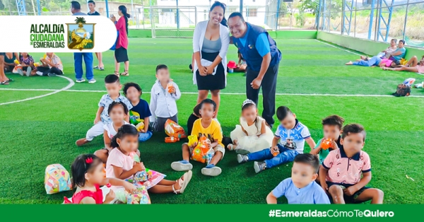 Agasajo a niños de la parroquia Luis Tello