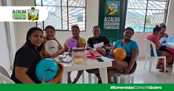 70 mujeres son capacitadas en automaquillaje por la Casa de la Juventud