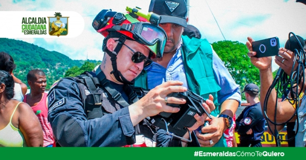 Bomberos de Quito contribuyen en mitigación de emergencia en Esmeraldas