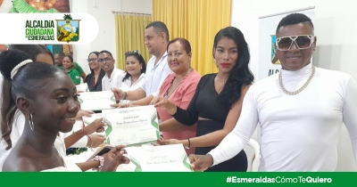 150 jóvenes de la Casa de la Juventud se graduaron en enfermería, uñas acrílicas y en peluquería y barbería