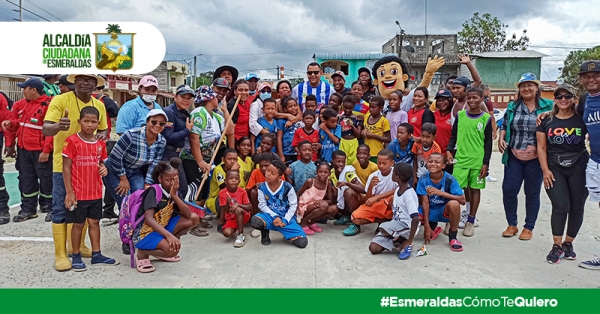 “Esmeraldas te quiero limpia” es la campaña de limpieza que inició en 50 casas