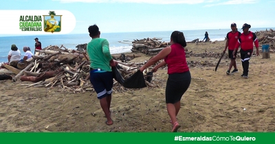 Unidos por la limpieza de la playa