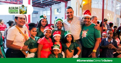El Alcalde Vicko Villacis Tenorio se sumó al espíritu navideño al participar en el encendido del árbol de Navidad del Cuerpo de Bomberos de la Ciudad