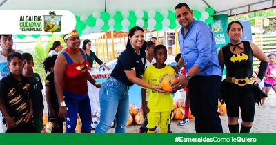 El Voluntariado Esmeraldas Cómo Te Quiero, cumplió con la entrega de balones a 10 escuelas de fútbol formativo de la ciudad